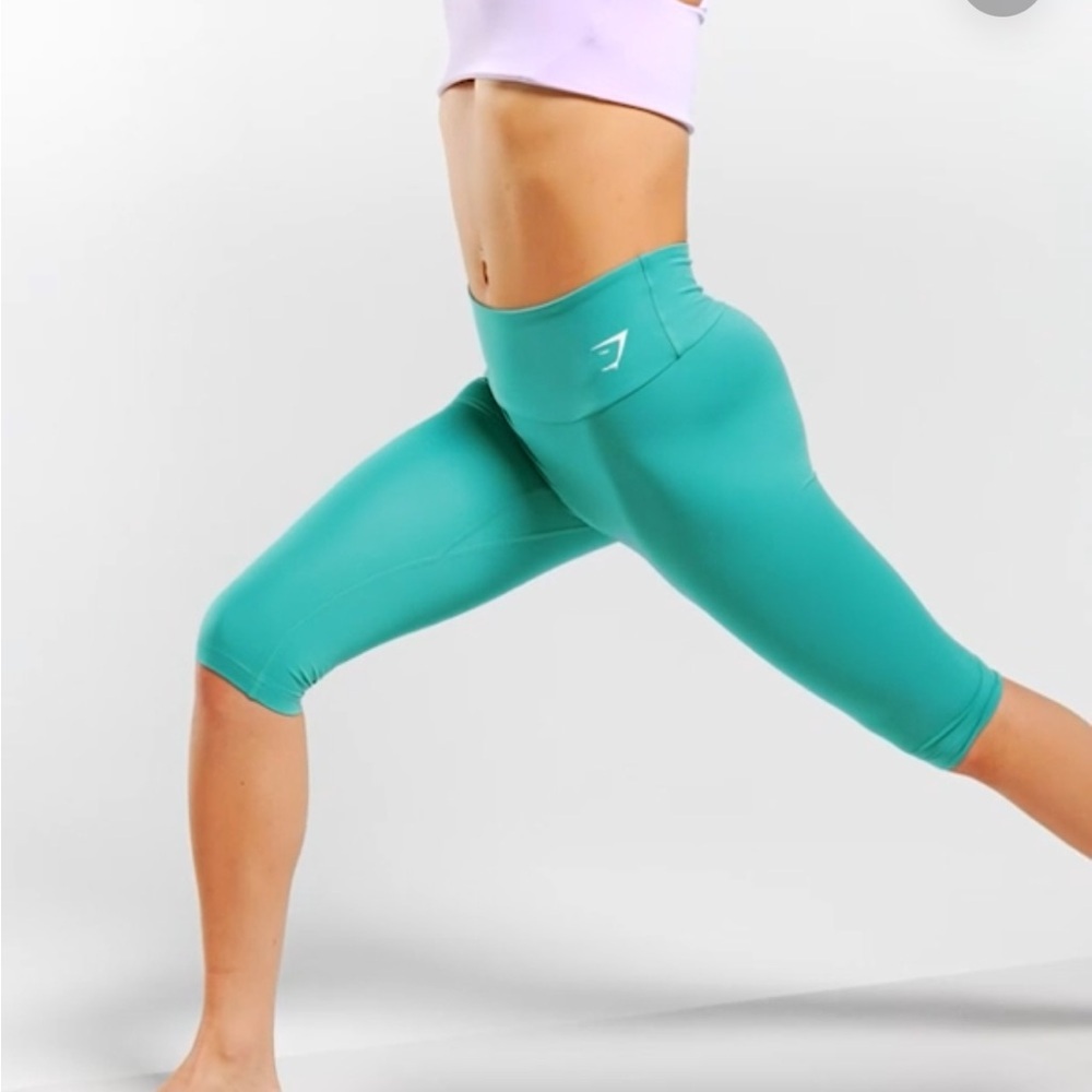 NWOT Gymshark Training Cropped Capri Leggings in Teal. Size Small